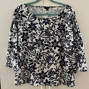 Talbots Navy & White Floral Top with Pintuck Sleeve Detailing Boatneck XL